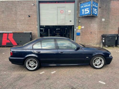 Zeer nette Young Timer BMW 540 i (E39) 2001   Blauw