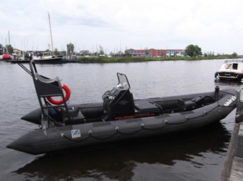 Zeer robuuste en snelle zwarte Zodiac RIB 800