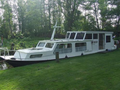 Zeer ruim motorschip voor bewoning weekend en vakantie.