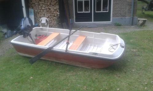 Zeet nette roeibootmotorboot