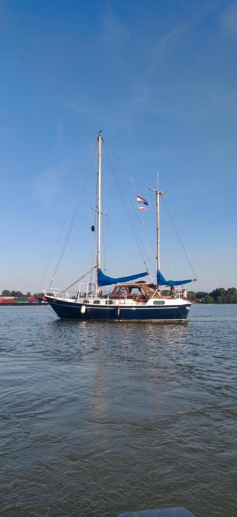 Zeewaardig zeiljacht, tweemaster, motorsailer