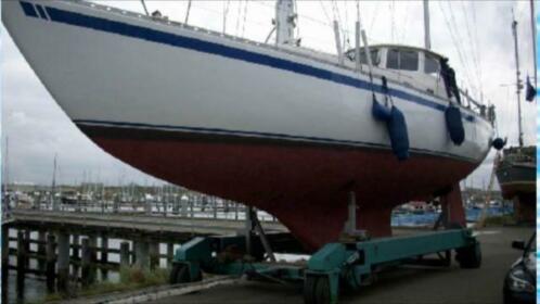 zeewaardig zeilschip om te cruisen over de wereldzeen
