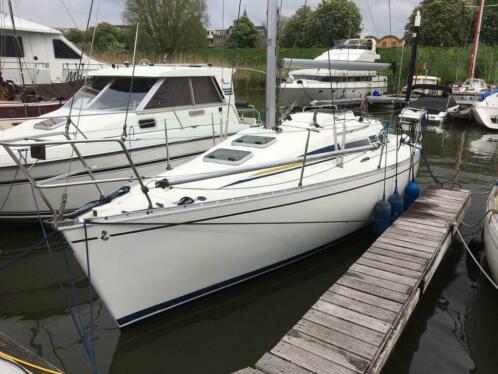 Zeilboot Beneteau First 285 fijn varend en handig ingedeeld