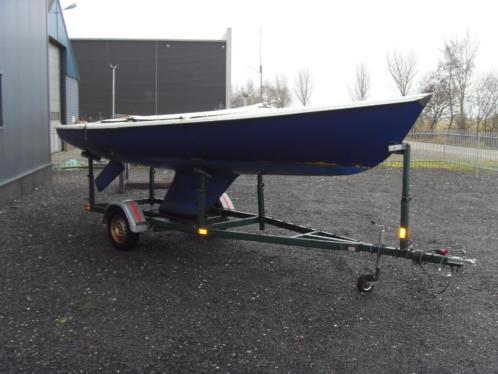 zeilboot centaur met damco kielboot trailer