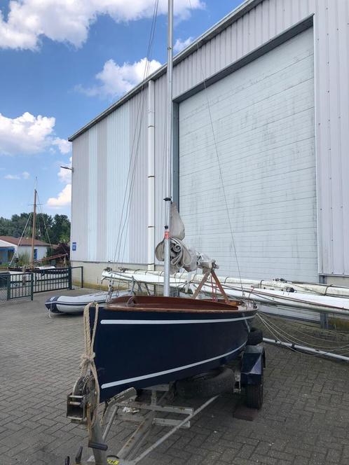 Zeilboot incl. trailer, fluistermotor en toebehoren