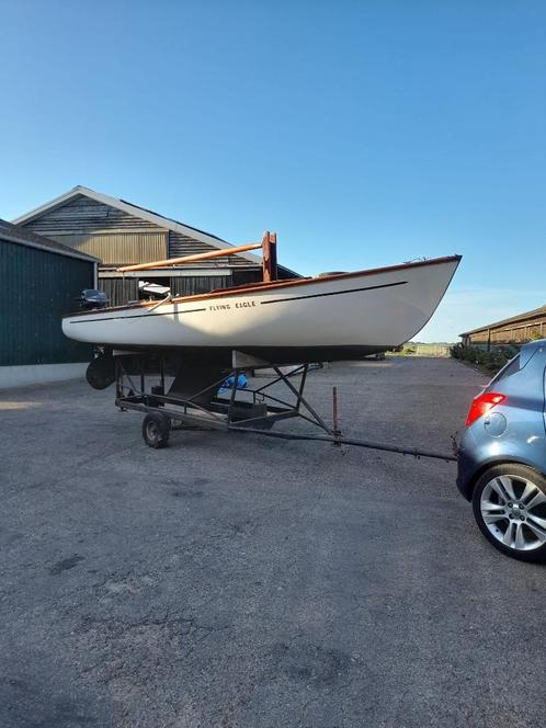zeilboot met houten dek