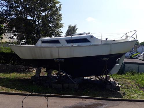 zeilboot motorboot kajuitboot is waarschijnlijk Hurley 27