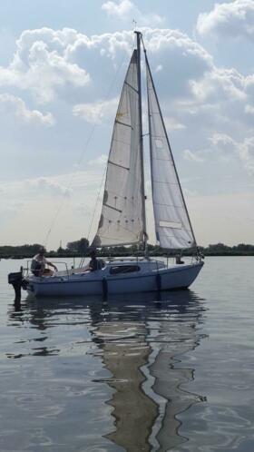 Zeilboot Sunbeam 22  Buitenboordmotor Volvo