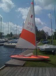 Zeilboot topper met wegtrailer