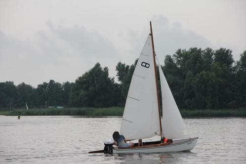 zeilboot, type houten Schakel met motor en trailer