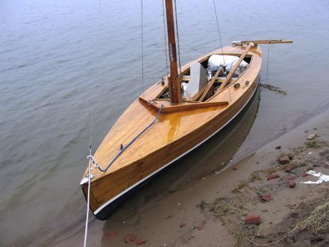 Zeilboot type sharpie   trailer en elektrische bb motor