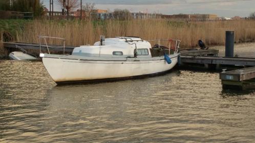 Zeilboot VICTOIRE 25 - 7.65 MET met 8 pk buitenboordmotor