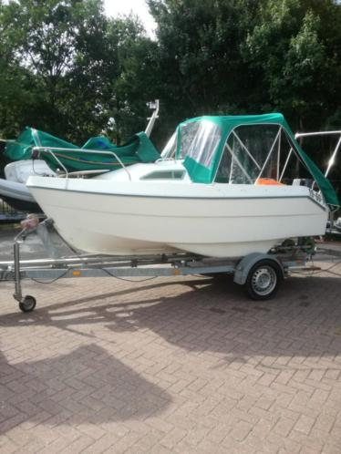 zeilen met een super complete jeanneau met zeer nette 40pk 