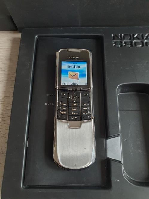 Zeldzame Nokia 8800 zilver in compleet met doos retro gsm
