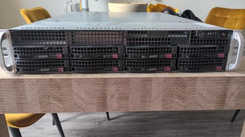 Zelfbouw server in 2U Supermicro kast