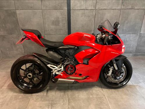 ZGAN DUCATI PANIGALE V2 RACE MOTOR MET AKRAPOVIC 1STE EIGENA