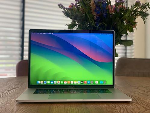Z.g.a.n. MacBook Pro 15 inch 2019 - 16GB -256GB en 29 cycli