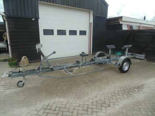 zgoh roll-on boot knik trailer voor boten van 5 tm 7 meter