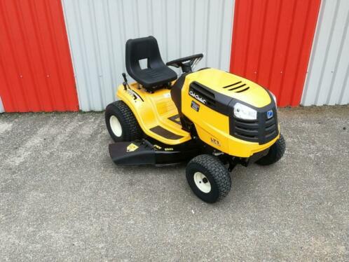 Zitmaaier Cub Cadet MTD LT1 NS96 met zijuitworp  mulchen