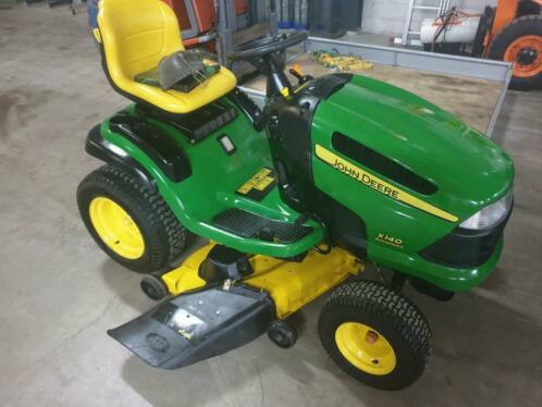 Zitmaaier John Deere x140