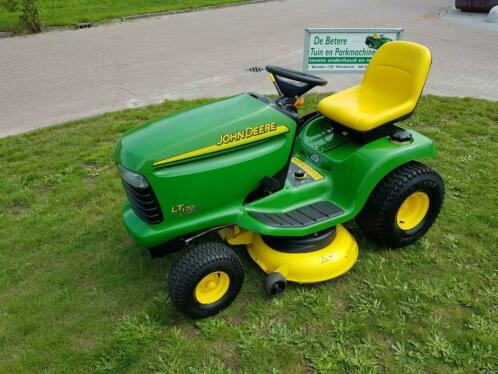 ZitmaaierJohn Deere LT170 Zitmaaier