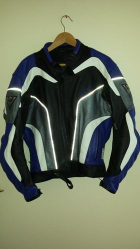 Zo goed als nieuw leren Revit motorjack maat 52