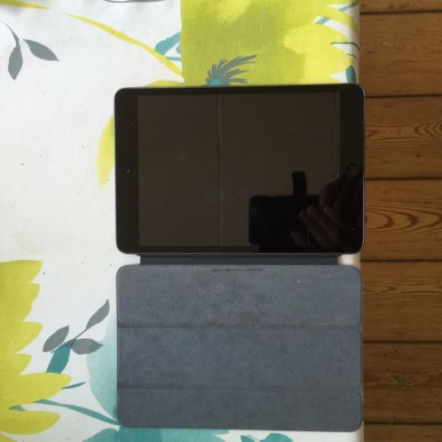 Zo goed als nieuwe Ipad Mini met hoes