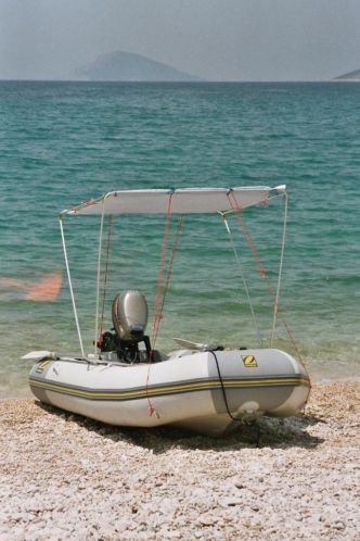Zodiac rubberboot met buitenboord motor en toebehoren