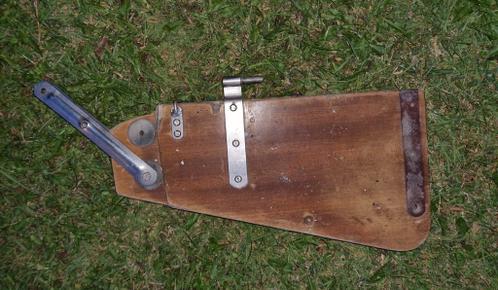 Zwaard en stok. Onderdelen voor een zeilbootje