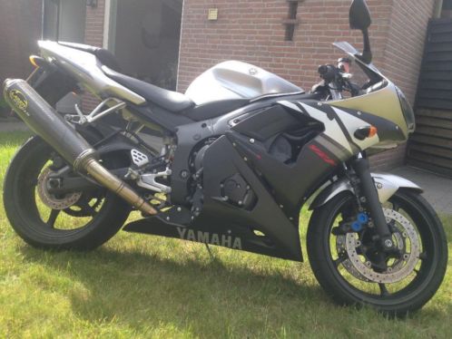 Zwart-grijze Yamaha R6