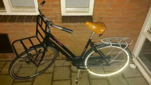 Zwarte Acto fiets met drager