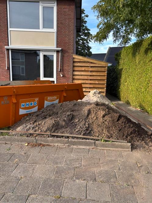 Zwarte grond zonder puin