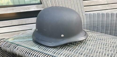 Zwarte helm in army style