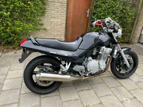 Zwarte Susuki motor GSX1100G