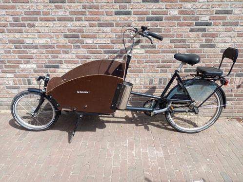 Zwarte tweewieler bakfiets van De Fietsfabriek