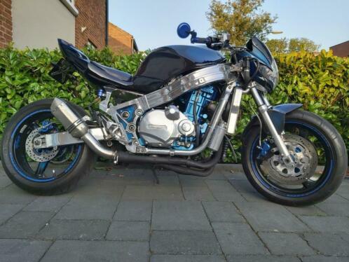 Zx 10 streetfighter naked bike verbouwd caferacer