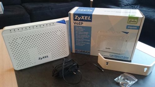 ZyXEL p-2812HNU-F1 router modem