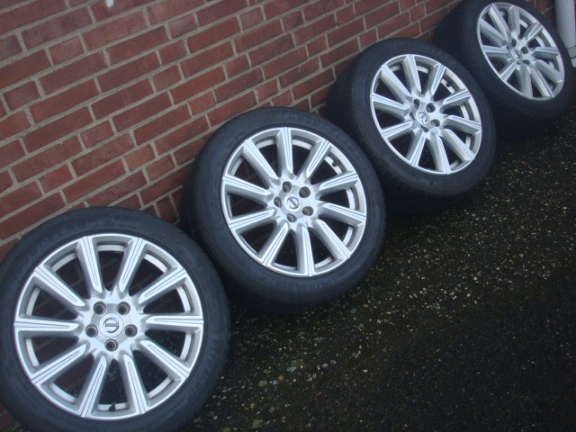 18 Originele Volvo 10-Spoke Silver Diamond Velgen + Banden 5x108