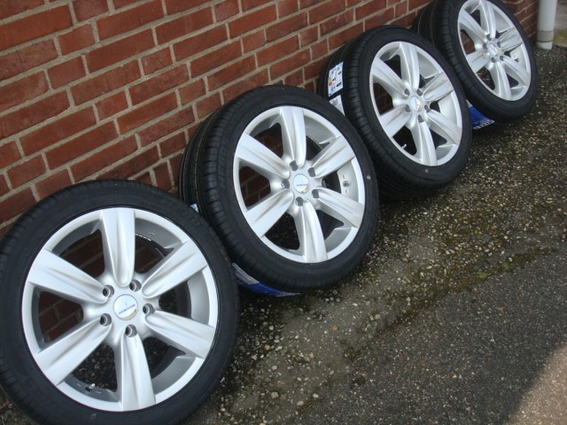 17''inch Devino Velgen en Banden Steek 5x112