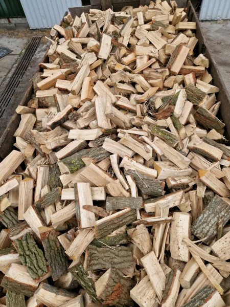 Verkoop van droog brandhout