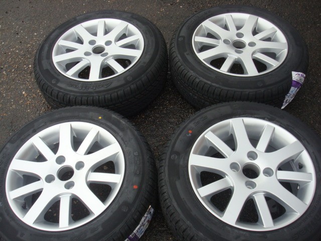 15"Hockenheim Peugeot Velgen en Banden Steek 4x108