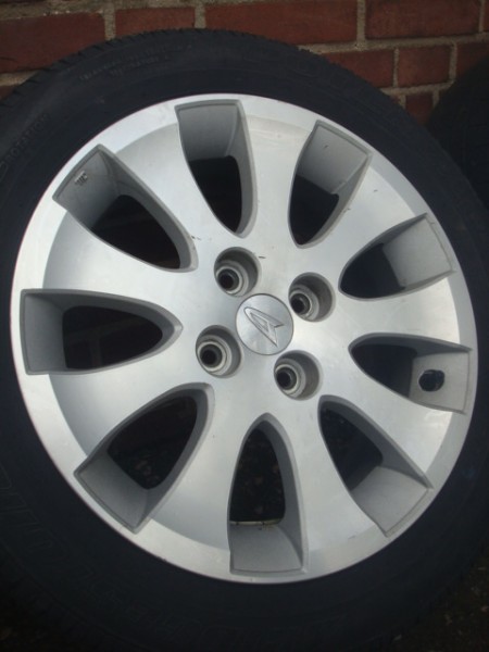 15”inch Daihatsu lichtmetalen velgen met Banden 4x100