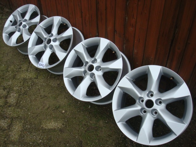 17 Inch Originele Nissan Velgen Steek 5x114,3