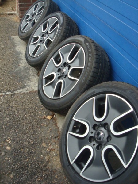 17 Inch Originele Mini Velgen en Banden Steek 5x120