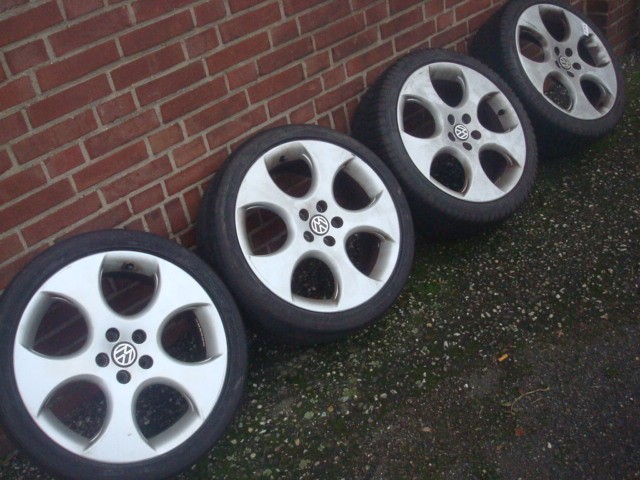 17 inch Originele VW GTI velgen en banden Kleber Maxxis 5x100