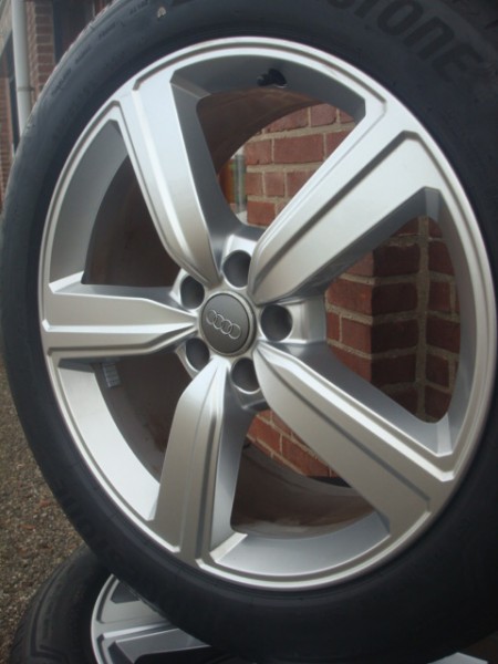 20 Inch Audi E-tron S-Line Velgenset Steek 5x112