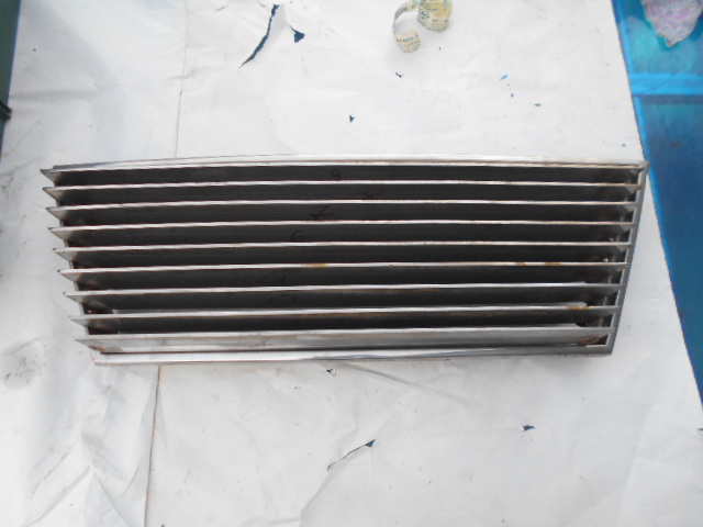 Front grill De Tomaso Deauville