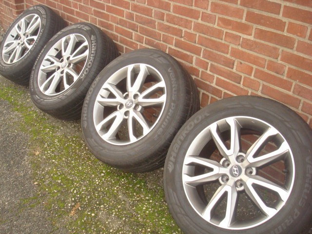 18’’Originele Hyundai V-Spoke Velgen en Banden 5x114.3