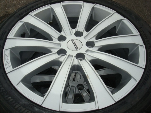 17 inch Momo velgen en banden steek 5x108