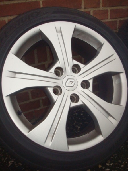 17’’Inch Originele Renault Megane Velgen en Banden 5x114.3